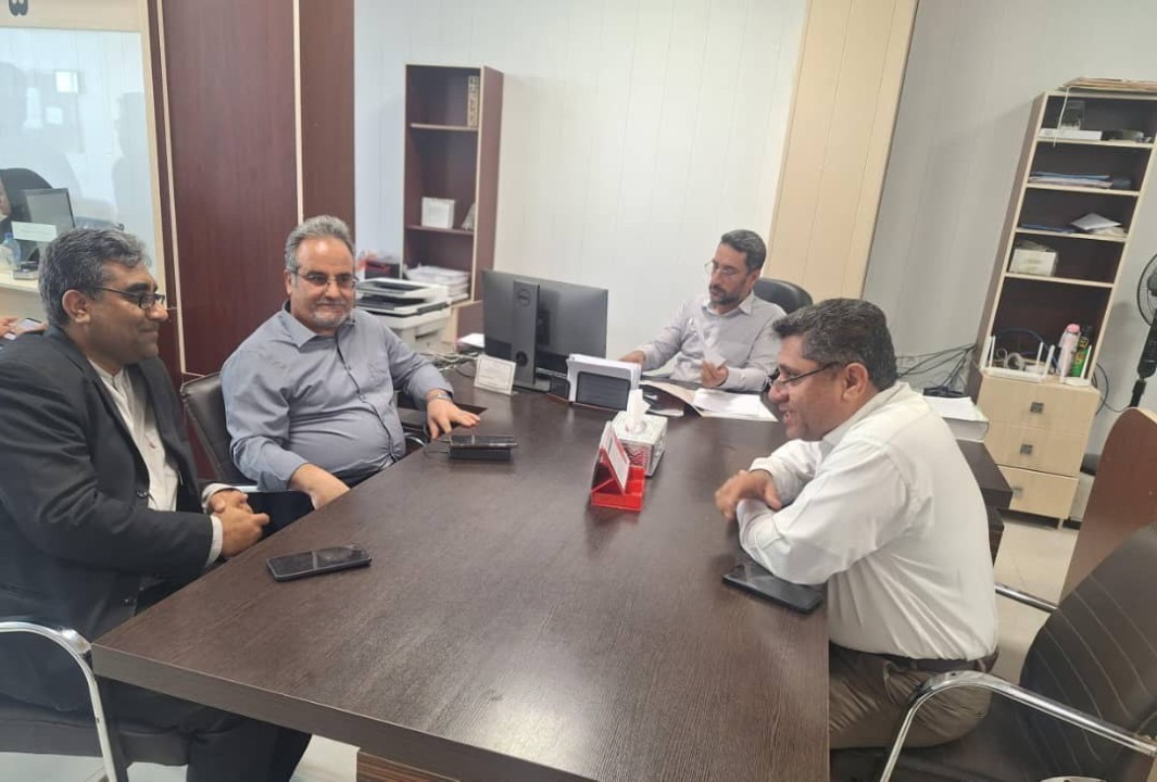 امضای سند زمین ۹ هکتاری احداث نیروگاه خورشیدی ۶ مگاواتی در لمزان توسط شرکت سیمان هرمزگان